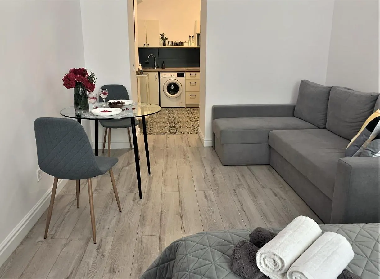 Iris Apartment On Popovich Leópolis 0*,  Ucrania